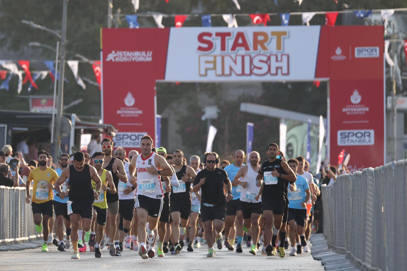 Binlerce sporsever İstanbul’u koştu